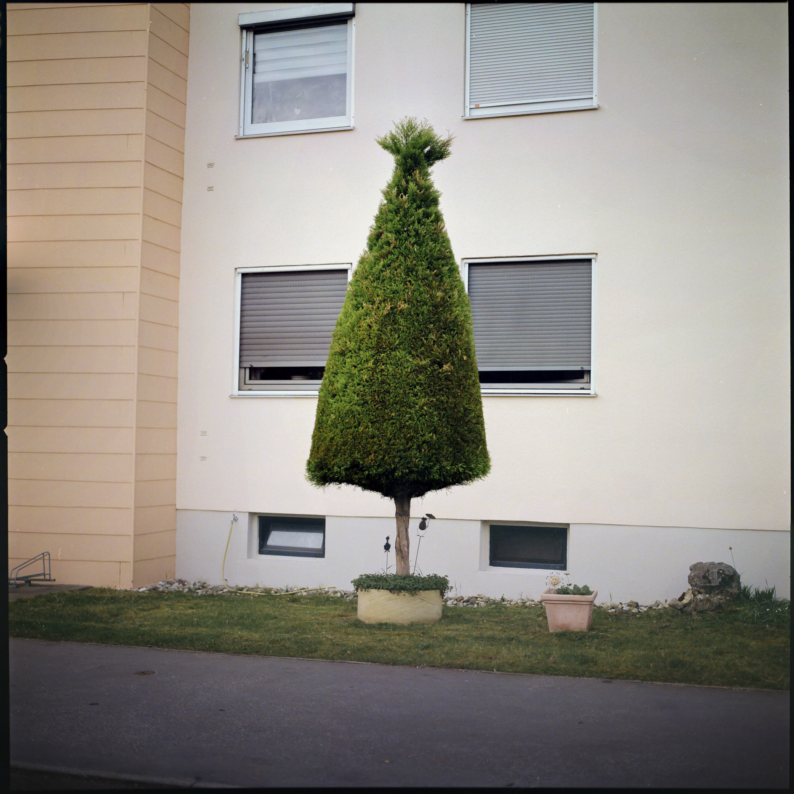 Analog photography diary – personal observations and collected moments by Tobias Leipnitz. Shot on large and medium formt. Leica - Hasselblad - Linhof - Arca Swiss. diary 4