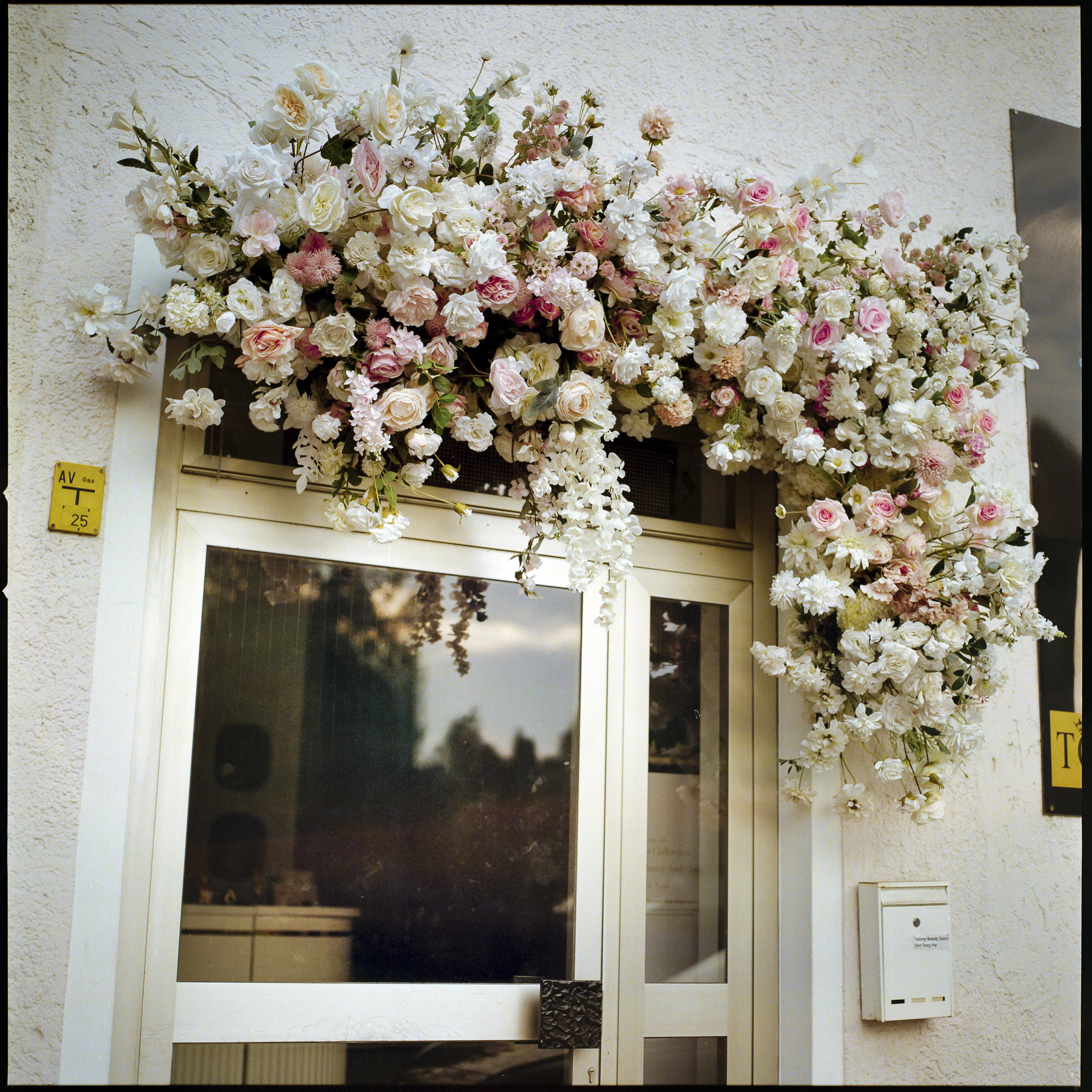 Analog photography diary – personal observations and collected moments by Tobias Leipnitz. Shot on large and medium formt. Leica - Hasselblad - Linhof - Arca Swiss. diary_mai_ 1 4
