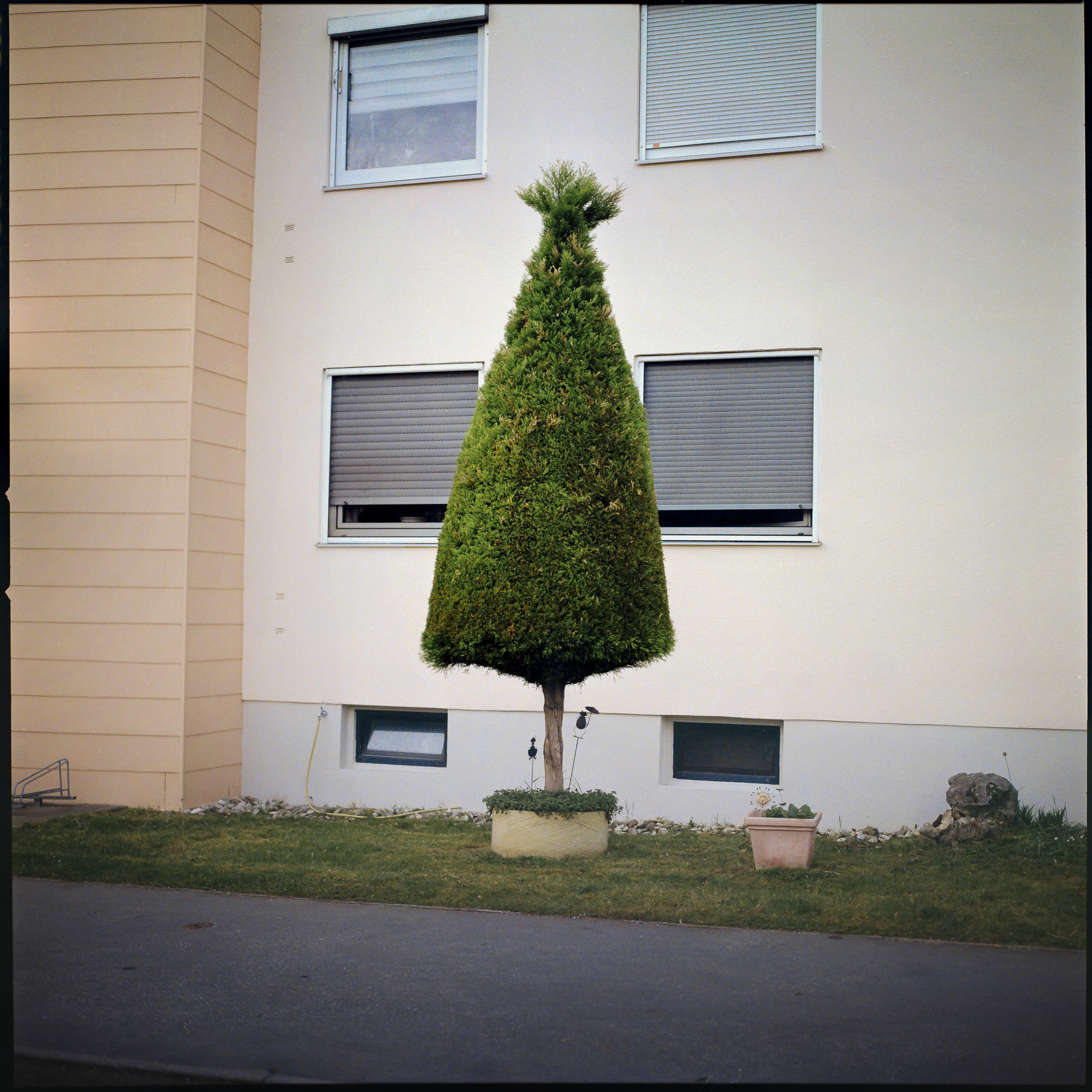 Medium format photography by Tobias Leipnitz –  Kodak Portra 160 and Kodak Portra 400 - Hasselblad 500cmtobias leipnitz hasselblad medium format camera 6x6 44